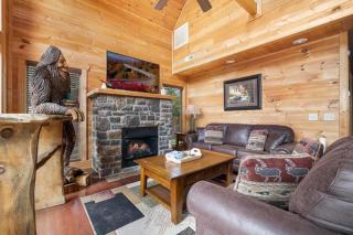 Bigfoot Bungalow, free tickets, no catch! - Pigeon Forge - 5