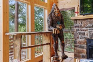 Bigfoot Bungalow, free tickets, no catch! - Pigeon Forge - 4