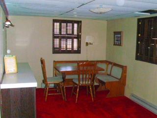 Family-Friendly Waterfront Cottage near the Shimek State Forest and the Mississippi River, Iowa - 4