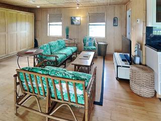 Beachside Tiki Hut - 6