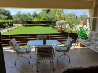 George's family friendly maisonette with great exterior - Drosia - 9