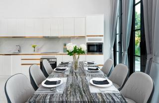 Stylish 7Beds Poolhouse with Cinema Lift - 2min to BTS - Amphoe Phra Khanong - 3