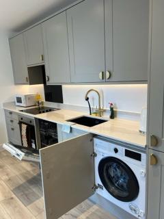 Alhambra House, Modern 2 Bed Flat - F2 - 5