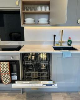 Alhambra House, Modern 2 Bed Flat - F2 - 3