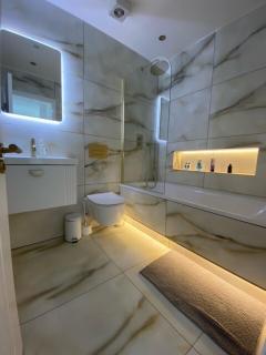 Alhambra House, Modern 2 Bed Flat - F2 - Croydon - 6