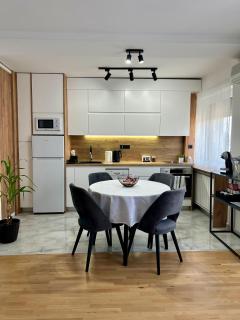 Central Square Lux Apartment - 8