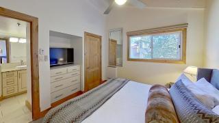 Crestwood 2307 Premier 1 Bedroom Plus Loft - 6