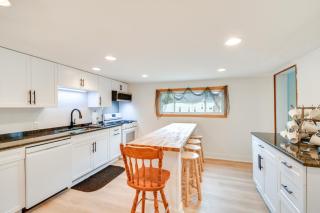 Getaway in Sodus Point with Private Yard - Sodus - 4