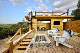Stunning Yurt for a Romantic Getaway in Dripping Springs, Texas - 7