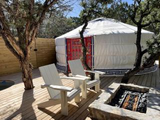 Beautiful Secluded Yurt with Hot Tub in Dripping Springs, Texas - 5