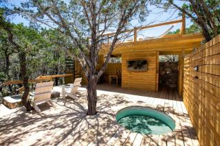 Beautiful Secluded Yurt with Hot Tub in Dripping Springs, Texas - 2