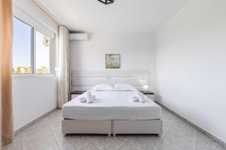 Modern Home with Wifi and Beach Access Golem - Golem - 1