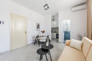 Modern Home with Wifi and Beach Access Golem - Golem - 4