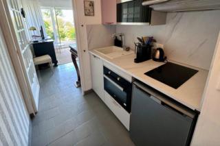 Studio on garden level - sea view - 2