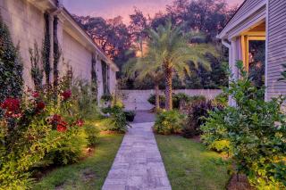 Estill Manor- Luxurious Savannah Estate with Pool & Garden - Sleeps 12 - Savannah - 5