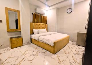 Hotel Crown Palace - 4