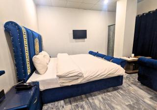 Hotel Crown Palace - 0