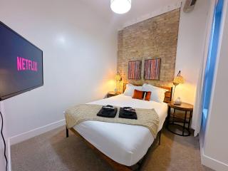Modern 3BR Unit Near McCormick Place, University of Illinois Chicago and Soldier Field - Chicago - 3