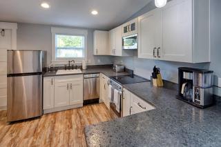 Quaint Cottage with Private Pool-Walk to Everything - 5