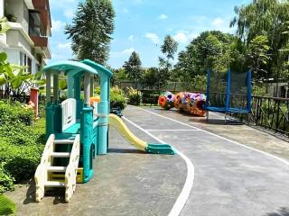 Paul's LRT City Jatibening with Swimming Pool View - Kaliastana - 4