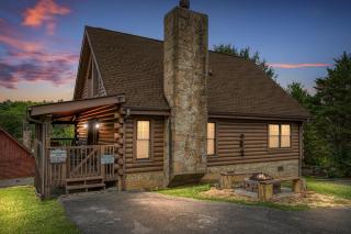 Minutes to Dollywood &The Island in Pigeon Forge Hot tubOutdoor FirepitGas GrillIndoor Fireplace - Sevierville - 8