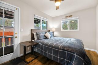 The Maple Lane Hideaway - Hot Tub, Fireplace, Barbecue, Fenced Yard! - Sugarloaf - 2