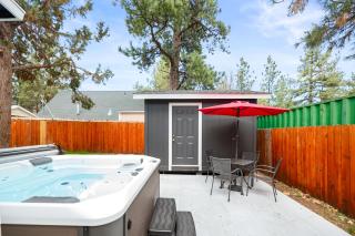 The Maple Lane Hideaway - Hot Tub, Fireplace, Barbecue, Fenced Yard! - Sugarloaf - 9