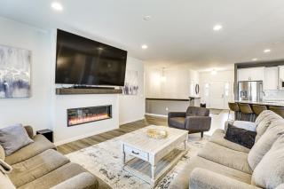 Spacious and Modern Home with Deck in Oregon! - Oregon - 7