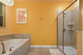Luxury Stay: Pool, Spa, Near Disney & Outlets - Kissimmee - 4