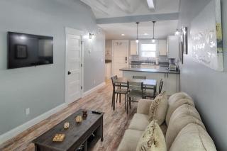 Updated Cottage in Heart of Town Park & Walk - 9