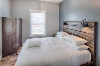 Updated Cottage in Heart of Town Park & Walk - 7