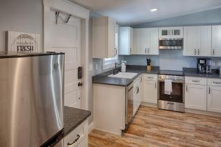 Updated Cottage in Heart of Town Park & Walk - St. Augustine - 3