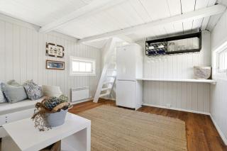 Seafront Gem With Private Beach On Siktesøya - - 2