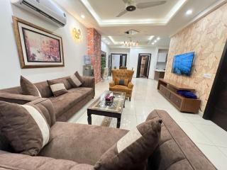 Elysium Signature Mountain View Apartments Opposite Centaurus Mall Islamabad - Islamabad - 1