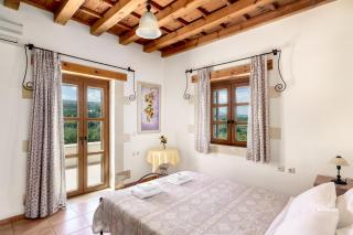 Arodamos Villa with a pool, children's games, and BBQ, perfect for 23 people! - 8