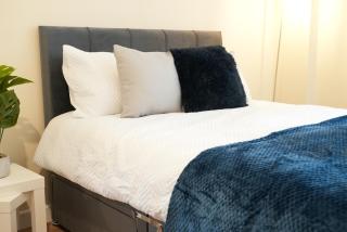 Spacious Modern Flat In Luton Town Centre - 7