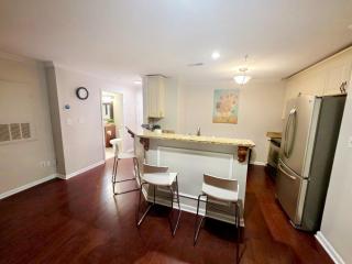 Stylish 2BR Retreat in Downtown Charlotte - Charlotte - 4