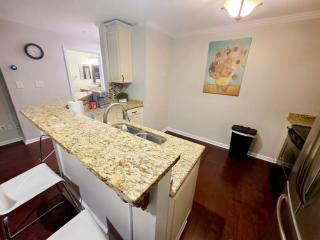 Stylish 2BR Retreat in Downtown Charlotte - Charlotte - 1