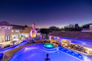 HOZHO Grand Estate on Sunnyside Villa - Scottsdale - 1