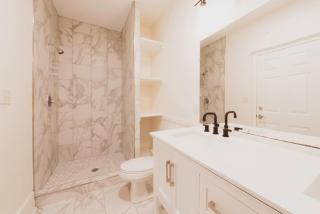 Private Triplex Sleeps 22 Starland District - Savannah - 1