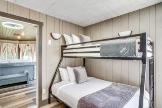 9 Mi to Shore Home with Hot Tub in Howards Grove! - 1