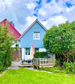 Liebevoll Eingerichtetes Ferienhaus Mit Garten Und Nur 500 M Bis Zum Nordseestrand - Butjadingen - 0