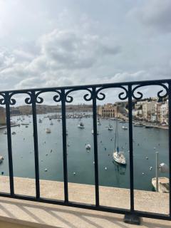 Front Row Seafront House with Dreamy Valletta and Harbour Sunset Views - Kalkara - 2