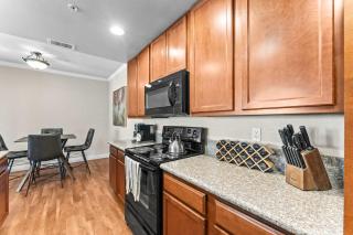 New Cozy 1BR Apt with Gym Sauna & Heated Pool Access - Reno - 1