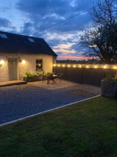 Stone Barn Cottage In Galway Countryside - 4