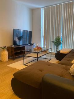 Spacious Central Manchester Apartment - Next To AO Arena & Picadilly Station - Local Attractions - Free Parking - 8