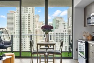 Penthouse Chic Bedroom - Miami - 1