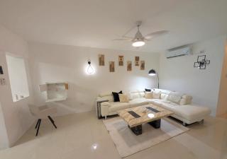 The Opulent Manor - Bob Marley Museum 1 Minute Away - Kingston - 2
