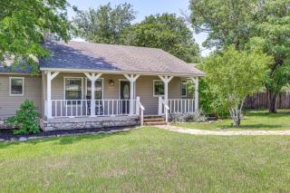 3 Mi to Boerne Lake Getaway with Deck and Yard! - 0