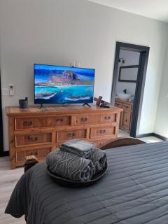 Pine Tree With King Bed - Prescott - 0